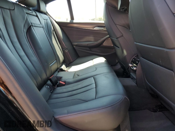 2021 BMW M5 z VIN WBS83CH04MCG09673, wystawiony jako Copart lot #55321695 z przebiegiem 39 443 mil mil oraz Szkody całkowita. Historia ofert i sprzedaży dostępna na DreamBid. Obrazek 10.