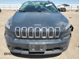 2018 Jeep Cherokee Latitude Plus with VIN 1C4PJLLX3JD577458, listed as a Copart auction lot 58023255 with 112,788 mi miles and Salvage title. Bid and sale history available at DreamBid. Image 5.