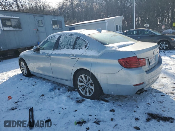 2015 BMW 5 Series 528i xDrive with VIN WBA5A7C51FD622060, listed as a Copart auction lot 42130055 with 86,552 mi miles and Clean title. Bid and sale history available at DreamBid. Image 2.