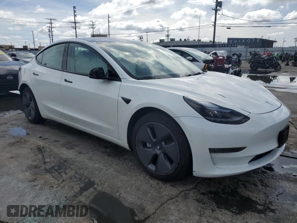 2022 Tesla Model 3 z VIN 5YJ3E1EA4NF354750, wystawiony jako Copart lot #44430085 z przebiegiem 29 507 mil mil oraz Szkoda całkowita • Salvage title. Historia ofert i sprzedaży dostępna na DreamBid. Obrazek 4.