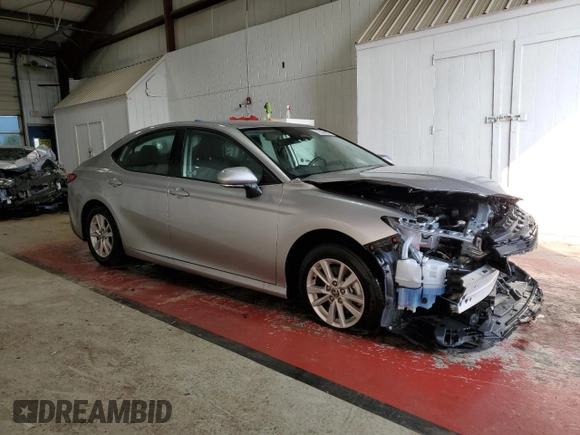 2025 Toyota Camry LE z VIN 4T1DAACK7SU531561, wystawiony jako Copart lot #59753345 z przebiegiem Nie podano mil oraz Nie do naprawy • Non repairable. Historia ofert i sprzedaży dostępna na DreamBid. Obrazek 4.