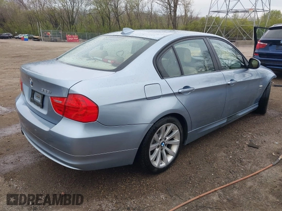 2011 BMW 3 Series 328i xDrive with VIN WBAPK7G53BNN69625, listed as a IAAI auction lot 41996331 with 199,392 mi miles and . Bid and sale history available at carsss.com. Image 4.