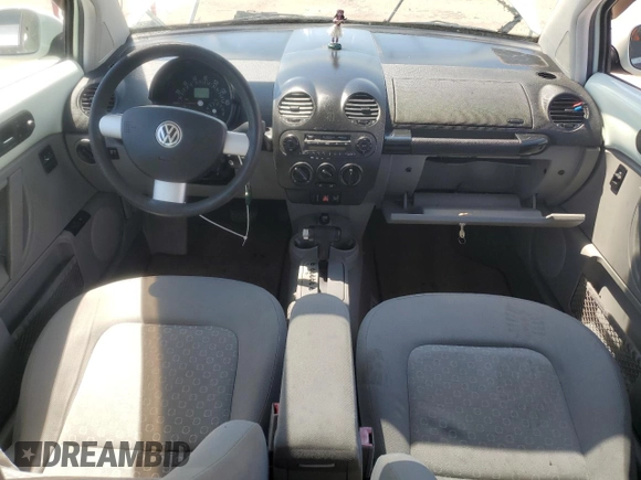 2002 Volkswagen Beetle GLS z VIN 3VWCK21C42M457645, wystawiony jako Copart lot #55900935 z przebiegiem 112 836 mil mil oraz Czysty tytuł • Clean title. Historia ofert i sprzedaży dostępna na DreamBid. Obrazek 8.