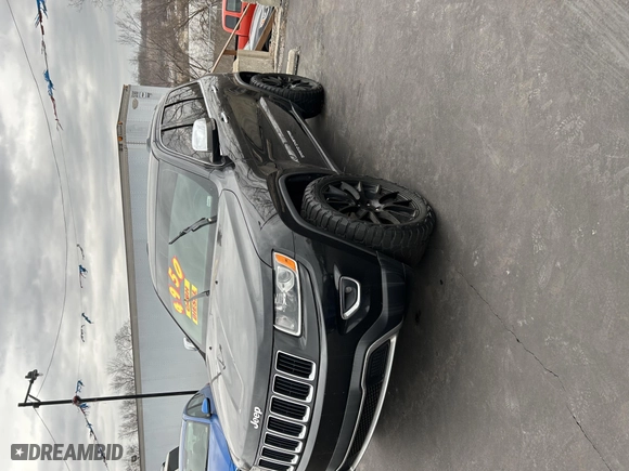 2015 Jeep Grand Cherokee Limited with VIN 1C4RJFBM1FC113082, listed as a IAAI auction lot 41710144 with 1 mi miles. Bid and sale history available at carsss.com. Image 2.