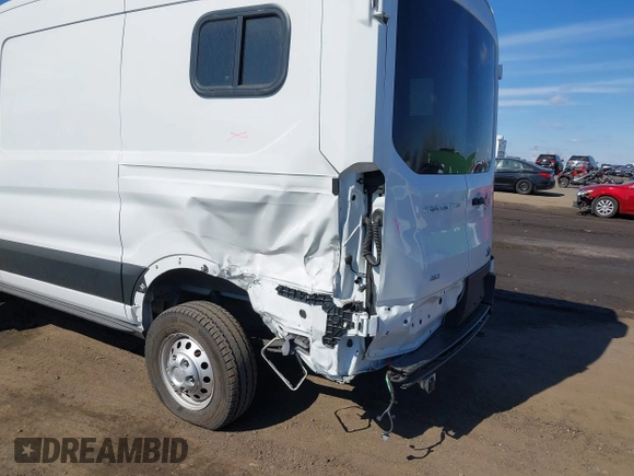 2023 Ford Transit z VIN 1FTYE2C84PKB90935, wystawiony jako IAAI lot #41649489 z przebiegiem 3 272 mil mil oraz . Historia ofert i sprzedaży dostępna na DreamBid. Obrazek 21.