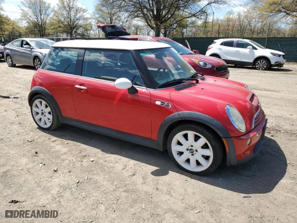 2004 MINI Cooper Hardtop S with VIN WMWRE334X4TD89209, listed as a Copart auction lot 53389895 with 238,668 mi miles and Clean Title. Bid and sale history available at carsss.com. Image 4.