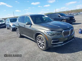2022 BMW X5 xDrive40i with VIN 5UXCR6C06N9L83350, listed as a IAAI auction lot 41950890 with 29,701 mi miles. Bid and sale history available at carsss.com. Image 1.