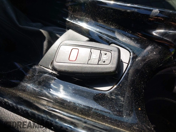 2021 Toyota C-HR LE z VIN NMTKHMBX0MR129151, wystawiony jako IAAI lot #41990301 z przebiegiem 25 277 mil mil oraz . Historia ofert i sprzedaży dostępna na DreamBid. Obrazek 11.