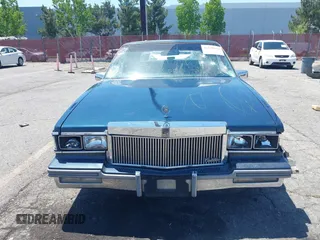 1986 Cadillac DeVille z VIN 1G6CD4783G4204155, wystawiony jako IAAI lot #42229194 z przebiegiem 131 360 mil mil oraz . Historia ofert i sprzedaży dostępna na DreamBid. Obrazek 12.