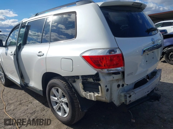 2013 Toyota Highlander with VIN 5TDZA3EH2DS038661, listed as a IAAI auction lot 40925630 with 143,773 mi miles and . Bid and sale history available at DreamBid. Image 3.