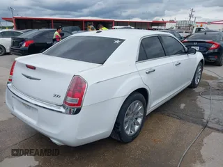 2012 Chrysler 300 Limited z VIN 2C3CCACG7CH212451, wystawiony jako IAAI lot #42363210 z przebiegiem 178 138 mil mil oraz . Historia ofert i sprzedaży dostępna na DreamBid. Obrazek 4.