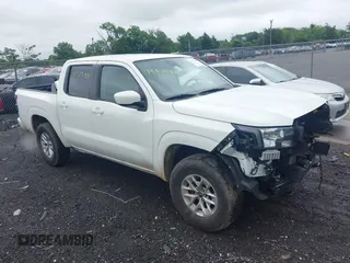2024 Nissan Frontier S z VIN 1N6ED1EK0RN666847, wystawiony jako IAAI lot #42513822 z przebiegiem 25 084 mil mil oraz . Historia ofert i sprzedaży dostępna na DreamBid. Obrazek 1.