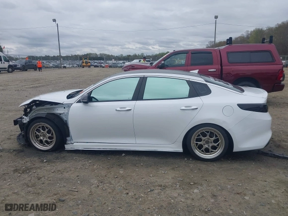 2018 Kia Optima S with VIN 5XXGT4L32JG241187, listed as a IAAI auction lot 41869628 with 88,038 mi miles. Bid and sale history available at carsss.com. Image 15.