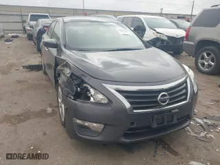 2013 Nissan Altima 2.5 SV with VIN 1N4AL3APXDN536784, listed as a IAAI auction lot 41825176 with 243,304 mi miles. Bid and sale history available at carsss.com. Image 1.