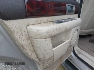 2003 Lincoln Navigator Luxury z VIN 5LMFU28R93LJ39584, wystawiony jako IAAI lot #42302459 z przebiegiem Nie podano mil oraz . Historia ofert i sprzedaży dostępna na DreamBid. Obrazek 12.