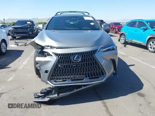 2024 Lexus NX 350 Premium z VIN 2T2GGCEZ3RC049310, wystawiony jako IAAI lot #42551581 z przebiegiem 12 938 mil mil oraz . Historia ofert i sprzedaży dostępna na DreamBid. Obrazek 12.