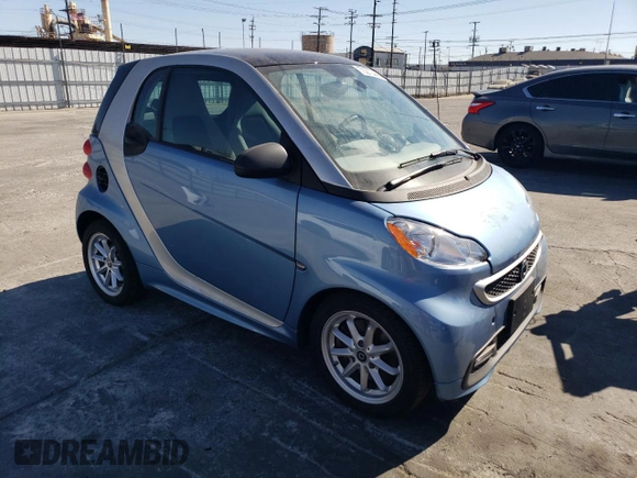 2014 Smart fortwo Passion z VIN WMEEJ9AA5EK778600, wystawiony jako Copart lot #70270444 z przebiegiem 20 545 mil mil oraz Tytuł czysty. Historia ofert i sprzedaży dostępna na DreamBid. Obrazek 4.