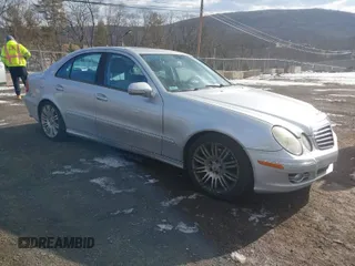 2007 Mercedes-Benz E-Class 3.5L with VIN WDBUF56X67B075042, listed as a IAAI auction lot 41533273 with 142,864 mi miles. Bid and sale history available at carsss.com. Image 1.