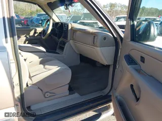 2005 Chevrolet Avalanche LS with VIN 3GNEC12Z45G167762, listed as a IAAI auction lot 40376532 with 157,932 mi miles. Bid and sale history available at carsss.com. Image 5.
