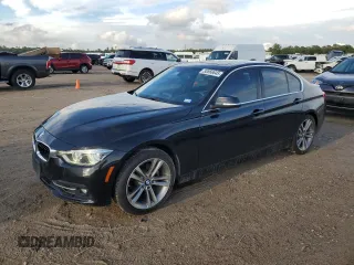2018 BMW 3 Series 330i z VIN WBA8B9G59JNV11503, wystawiony jako Copart lot #50866645 z przebiegiem 62 782 mil mil oraz Czysty tytuł • Clean title. Historia ofert i sprzedaży dostępna na DreamBid. Obrazek 1.