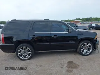 2013 Cadillac Escalade Premium z VIN 1GYS3CEF5DR358253, wystawiony jako IAAI lot #42332393 z przebiegiem 142 118 mil mil oraz . Historia ofert i sprzedaży dostępna na DreamBid. Obrazek 13.