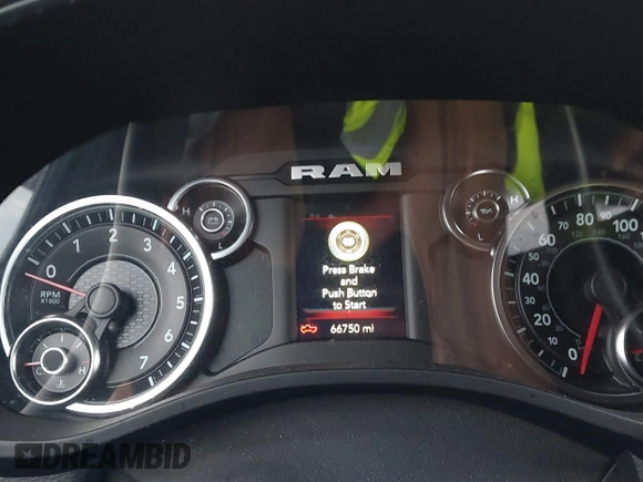 2021 Ram 1500 Big Horn z VIN 1C6RREFG1MN532758, wystawiony jako IAAI lot #41395774 z przebiegiem 66 750 mil mil oraz . Historia ofert i sprzedaży dostępna na DreamBid. Obrazek 7.