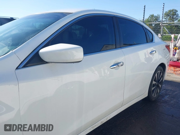 2018 Nissan Altima SR with VIN 1N4AL3AP0JC206823, listed as a IAAI auction lot 42024030 with 119,647 mi miles and . Bid and sale history available at carsss.com. Image 14.