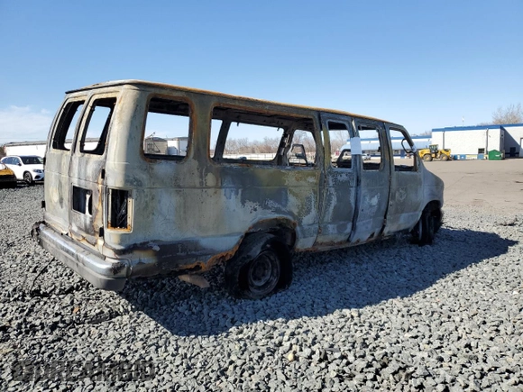 2003 Ford Econoline Passenger XL z VIN 1FBSS31LX3HA93522, wystawiony jako Copart lot #49734755 z przebiegiem Nie podano mil oraz Nie do naprawy • Non repairable. Historia ofert i sprzedaży dostępna na DreamBid. Obrazek 3.
