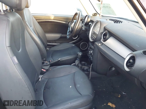 2011 MINI Hardtop with VIN WMWSU3C58BT097825, listed as a IAAI auction lot 42040442 with 141,978 mi miles and . Bid and sale history available at DreamBid. Image 5.