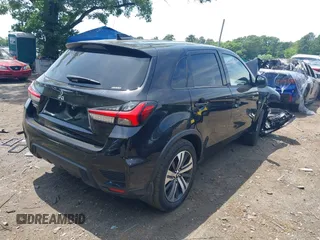 2023 Mitsubishi Outlander ES z VIN JA4ARUAU2PU008729, wystawiony jako IAAI lot #39558734 z przebiegiem 7 466 mil mil oraz . Historia ofert i sprzedaży dostępna na DreamBid. Obrazek 4.