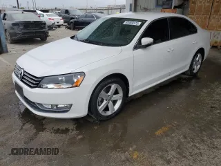 2015 Volkswagen Passat Limited Edition Edition z VIN 1VWAT7A39FC092582, wystawiony jako Copart lot #50989375 z przebiegiem 128 618 mil mil oraz Szkoda całkowita • Salvage title. Historia ofert i sprzedaży dostępna na DreamBid. Obrazek 1.