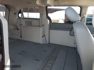 2008 Chrysler Town & Country Touring with VIN 2A8HR54P48R786571, listed as a IAAI auction lot 41871738 with 142,235 mi miles. Bid and sale history available at carsss.com. Image 8.