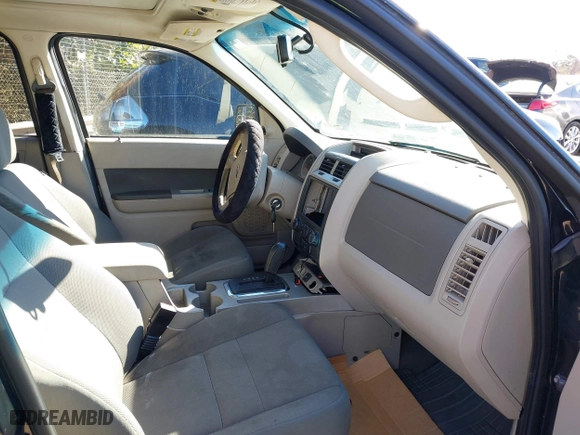2009 Ford Escape XLT with VIN 1FMCU93G49KD15671, listed as a IAAI auction lot 41751527 with 208,697 mi miles. Bid and sale history available at carsss.com. Image 5.