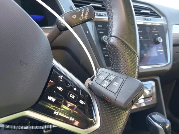 2022 Volkswagen Tiguan SE R-Line Black z VIN 3VVCB7AX3NM009759, wystawiony jako IAAI lot #39075158 z przebiegiem 51 572 mil mil oraz . Historia ofert i sprzedaży dostępna na DreamBid. Obrazek 11.