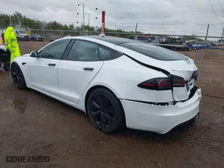 2022 Tesla Model S Plaid with VIN 5YJSA1E64NF496812, listed as a IAAI auction lot 40927668 with 1 mi miles. Bid and sale history available at carsss.com. Image 3.