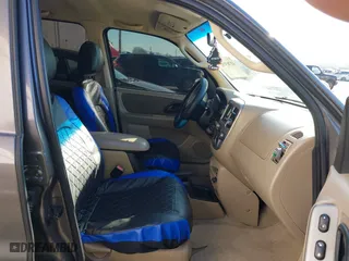 2004 Ford Escape XLT with VIN 1FMYU93174KB10825, listed as a IAAI auction lot 41703192 with 240,355 mi miles. Bid and sale history available at carsss.com. Image 5.