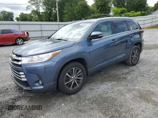 2017 Toyota Highlander XLE with VIN 5TDKZRFHXHS510526, listed as a Copart auction lot 58996665 with 171,159 mi miles and Salvage title. Bid and sale history available at DreamBid. Image 1.