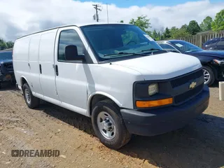 2017 Chevrolet Express Cargo z VIN 1GCWGAFF6H1147484, wystawiony jako IAAI lot #42280800 z przebiegiem 207 357 mil mil oraz . Historia ofert i sprzedaży dostępna na DreamBid. Obrazek 1.