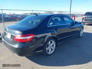 2013 Mercedes-Benz E-Class E 350 Luxury with VIN WDDHF8JB2DA742471, listed as a IAAI auction lot 41691171 with 142,228 mi miles. Bid and sale history available at carsss.com. Image 4.