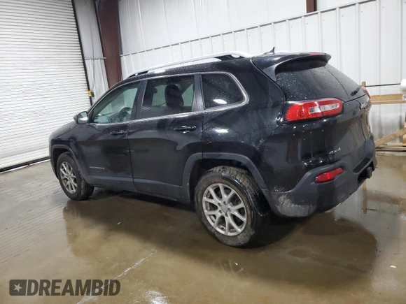 2015 Jeep Cherokee Latitude z VIN 1C4PJMCS8FW578532, wystawiony jako Copart lot #56816125 z przebiegiem 108 423 mil mil oraz Szkoda całkowita • Salvage title. Historia ofert i sprzedaży dostępna na DreamBid. Obrazek 2.