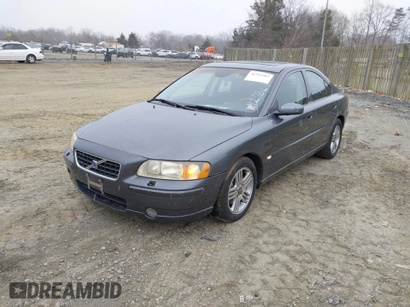 2005 Volvo S60 with VIN YV1RS592352427889, listed as a IAAI auction lot 41521967 with 1 mi miles. Bid and sale history available at carsss.com. Image 2.