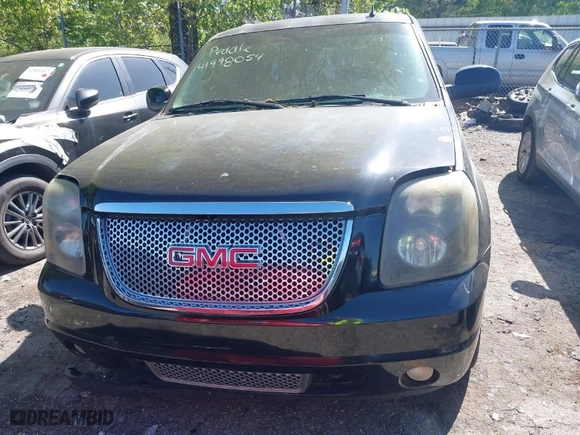 2008 GMC Yukon XL Denali with VIN 1GKFK66888J141543, listed as a IAAI auction lot 41998054 with 253,957 mi miles. Bid and sale history available at carsss.com. Image 12.