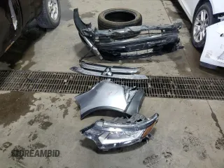 2017 Mitsubishi Outlander SE z VIN JA4AZ3A35HZ020153, wystawiony jako Copart lot #57235705 z przebiegiem 77 229 mil mil oraz Szkoda całkowita • Salvage title. Historia ofert i sprzedaży dostępna na DreamBid. Obrazek 13.