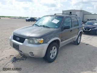 2005 Ford Escape Hybrid with VIN 1FMCU95H55KC07544, listed as a IAAI auction lot 42104756 with 250,109 mi miles. Bid and sale history available at carsss.com. Image 2.