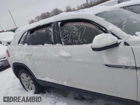 2020 Volkswagen Atlas SE with VIN 1V21E2CA8LC209865, listed as a IAAI auction lot 41245990 with 53,239 mi miles and . Bid and sale history available at DreamBid. Image 12.