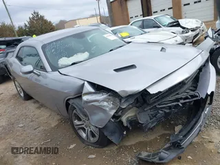 2017 Dodge Challenger SXT z VIN 2C3CDZAG0HH572554, wystawiony jako IAAI lot #41538875 z przebiegiem 186 381 mil mil oraz . Historia ofert i sprzedaży dostępna na DreamBid. Obrazek 3.