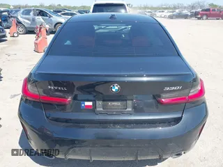 2024 BMW 3 Series 330i z VIN 3MW69FF05R8E87402, wystawiony jako IAAI lot #41973084 z przebiegiem 3 529 mil mil oraz . Historia ofert i sprzedaży dostępna na DreamBid. Obrazek 16.