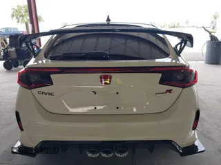 2024 Honda Civic Type R z VIN JHMFL5G47RX001771, wystawiony jako IAAI lot #42029429 z przebiegiem Nie podano mil oraz . Historia ofert i sprzedaży dostępna na DreamBid. Obrazek 17.