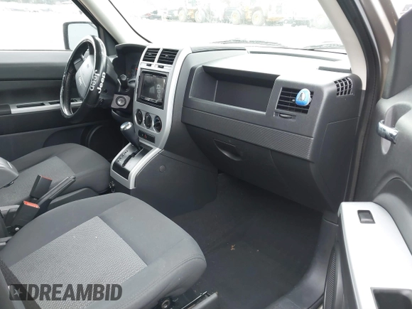 2008 Jeep Patriot Sport with VIN 1J8FF28W88D748313, listed as a IAAI auction lot 41837705 with 159,640 mi miles and . Bid and sale history available at carsss.com. Image 5.