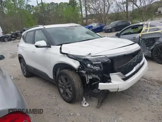 2022 Kia Seltos S z VIN KNDEU2AA1N7300108, wystawiony jako IAAI lot #41971007 z przebiegiem 18 606 mil mil oraz . Historia ofert i sprzedaży dostępna na DreamBid. Obrazek 1.